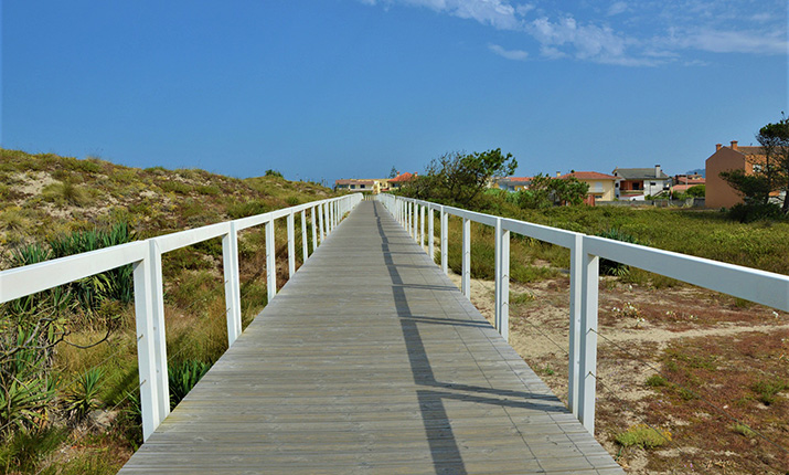 Passadiços de madeira da Ecovia do Rio Neiva